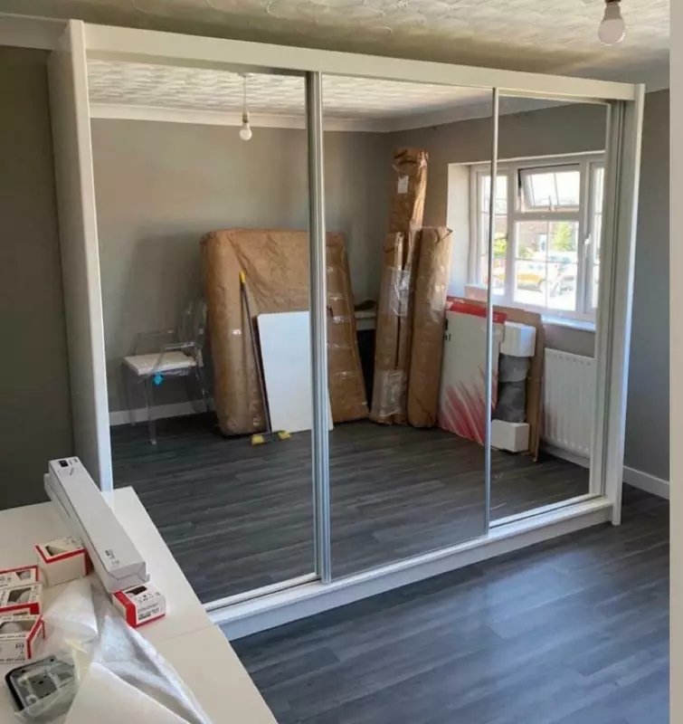Brand New 2 or 3 Doors Sliding Wardrobe with Mirrors & Drawers - Assembly available Fast Delivery