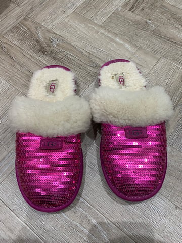 Ladies pink ugg slippers hot sale