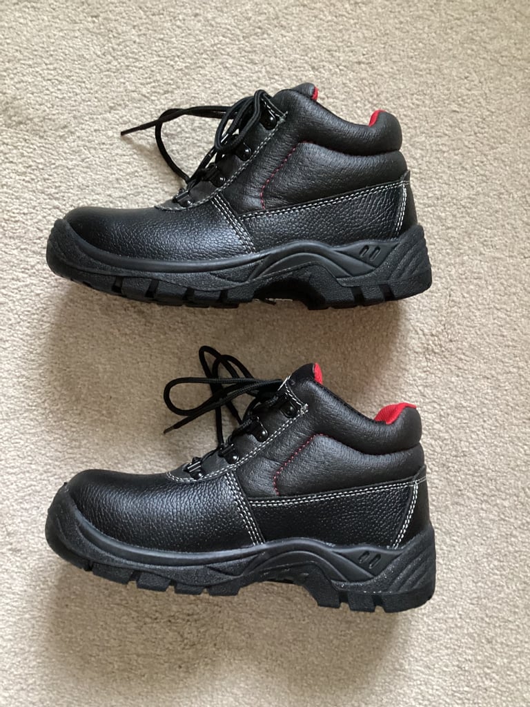 BLACK LEATHER SAFETY BOOTS SIZE 5 - NEW