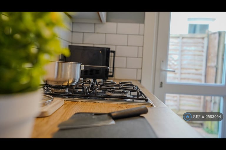 4 bedroom house in Bromley Gardens, Bromley, BR2 (4 bed) (#2593954)