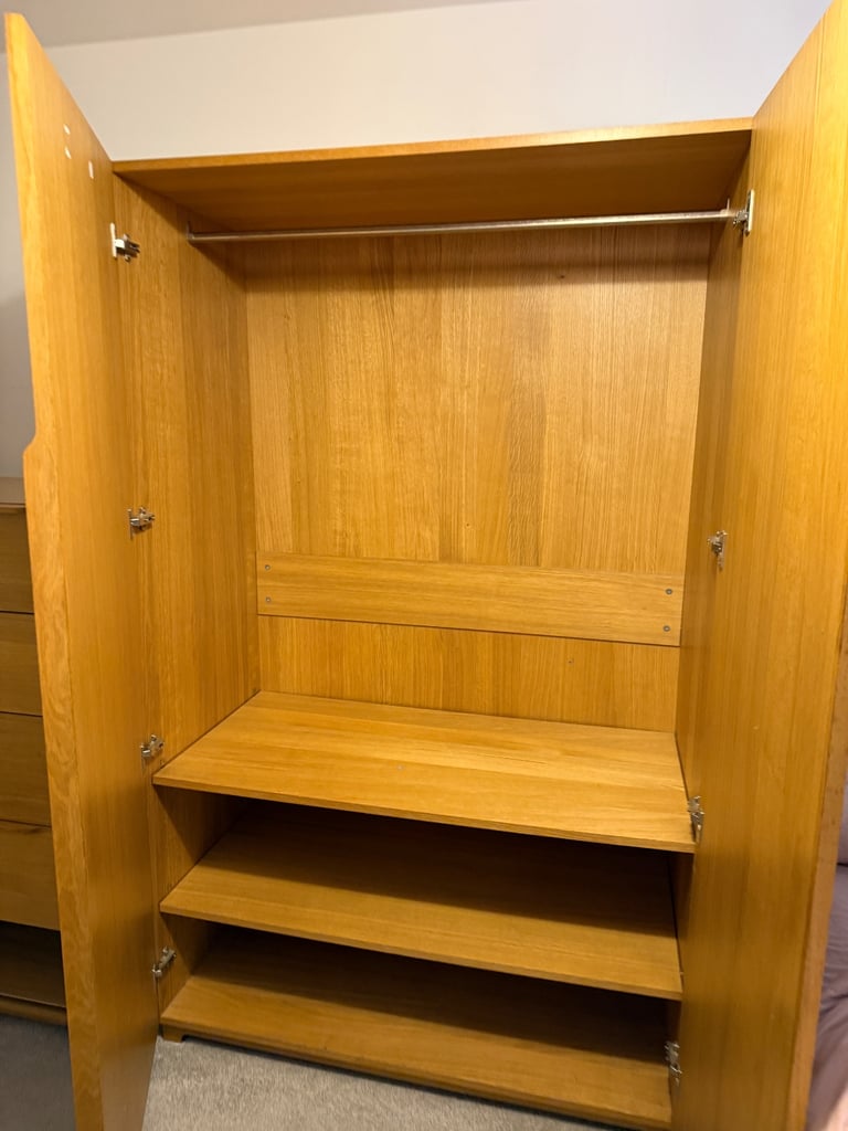 FREE DELIVERY HABITAT SOLID OAK 2 DOOR WARDROBE GOOD CONDITION