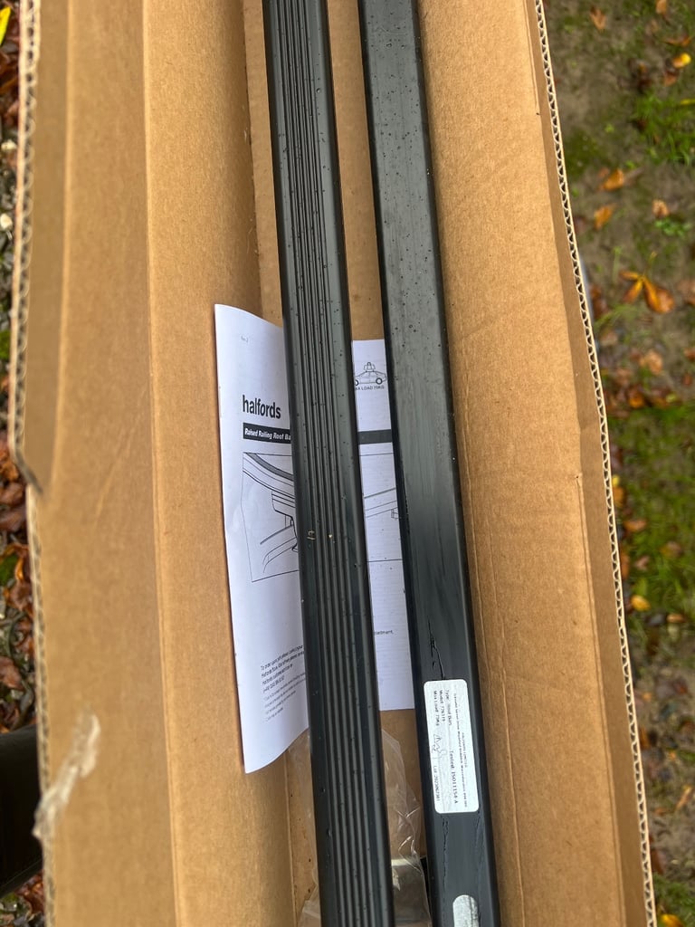 Halfords roof bars 