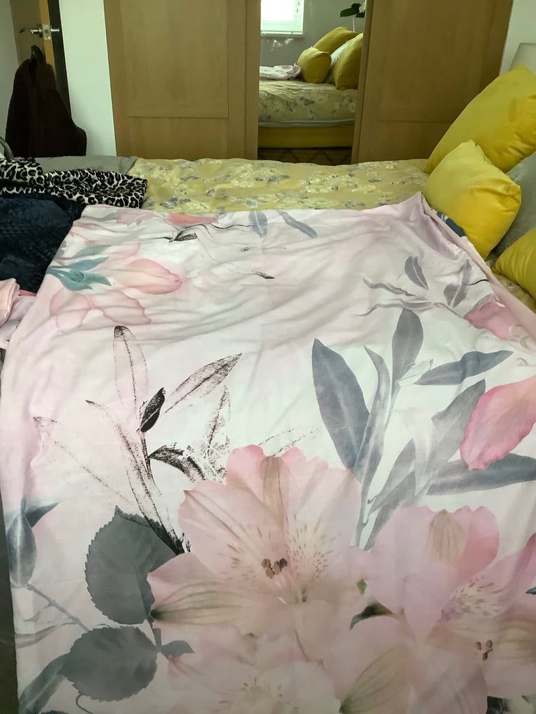 Double bed linen quilt