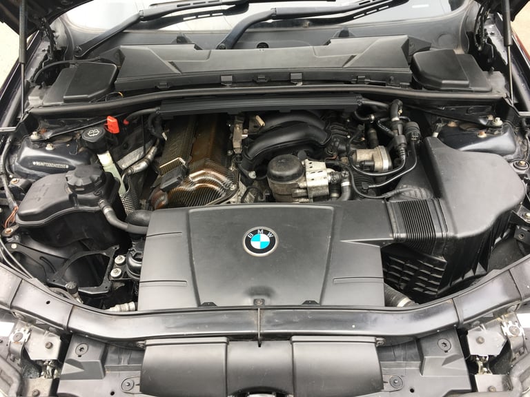 BMW 320si 2.0 Petrol Saloon *1/500 MADE FOR UK* 4 Door Manual 320 SI