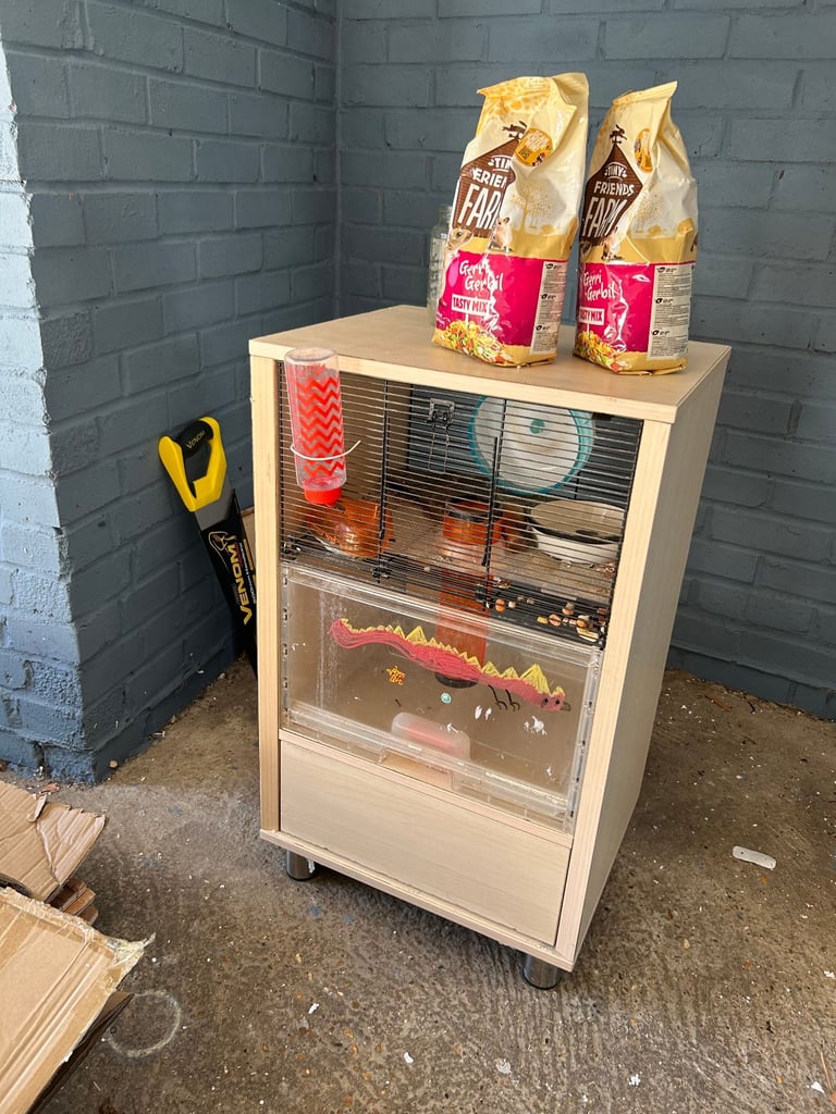 image for Gerbil/Hamster Cafe + Accessories + Food, Sand and Straw