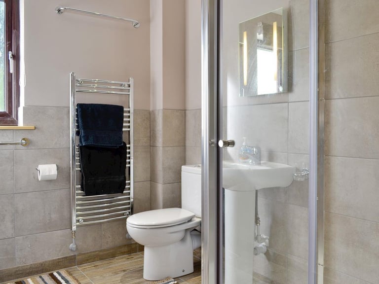 Modern furnished Cottage for rental a short drive north of Fort William