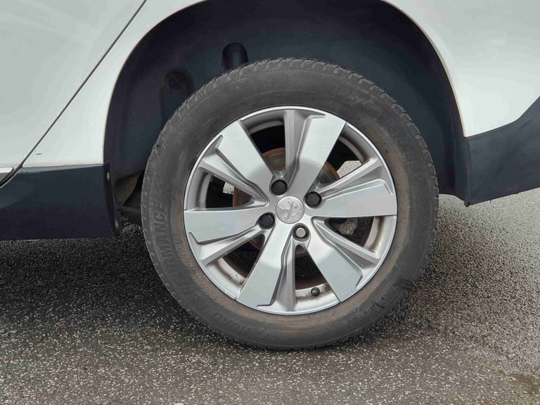 2015 Peugeot 2008 1.2 PureTech Allure 5dr Estate Petrol Manual