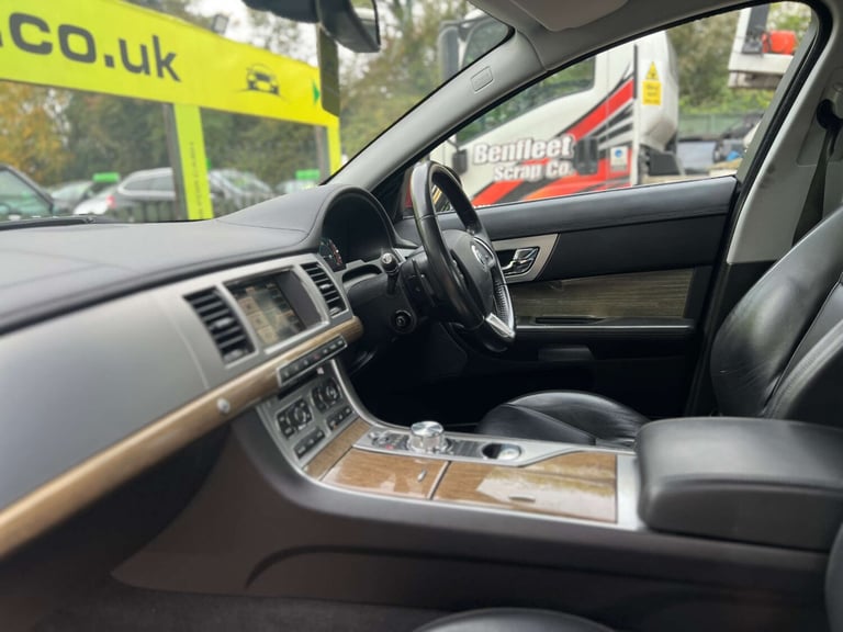 2013 Jaguar XF 2.2 XF Premium Luxury D Auto 4dr Saloon Diesel Automatic