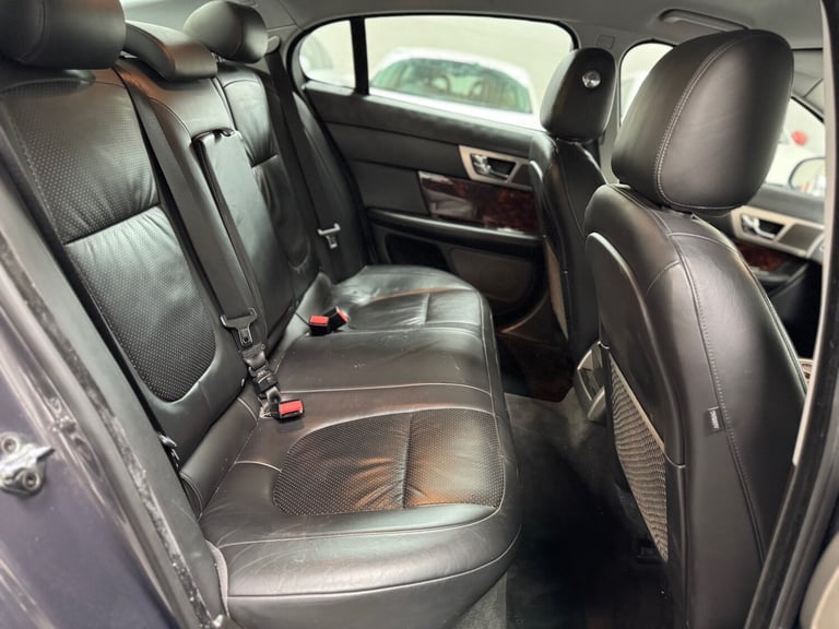 2009 Jaguar XF 3.0d V6 Premium Luxury 4dr Auto SALOON Diesel Automatic