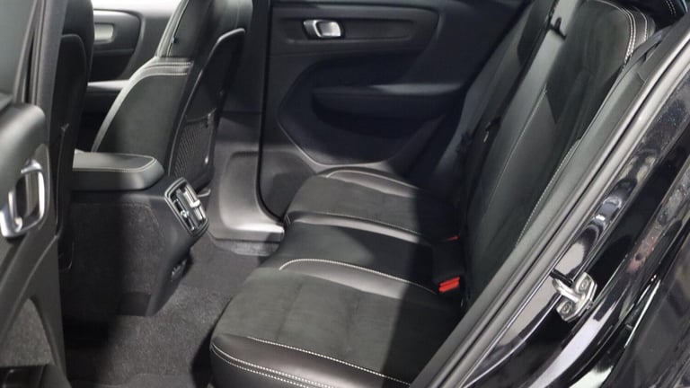  Volvo XC40 T3 R-Design Pro Manual (Park Assist, Heated Seats, Sat Nav) Petrol Manual