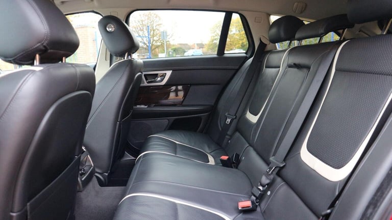 JAGUAR XF 2.2d Portfolio Sportbrake Auto Euro 5 (s/s) 5dr 2015