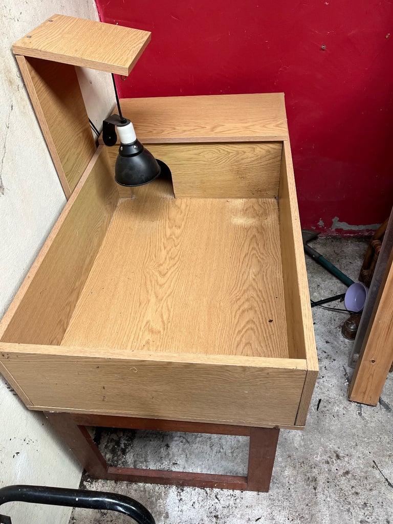 Large tortoise table with basking lamp