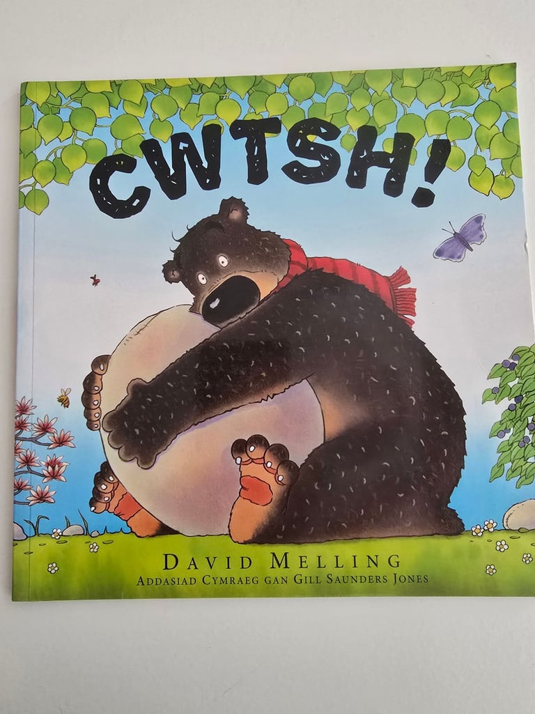 Cwtsh! – Welsh Children’s Book by David Melling