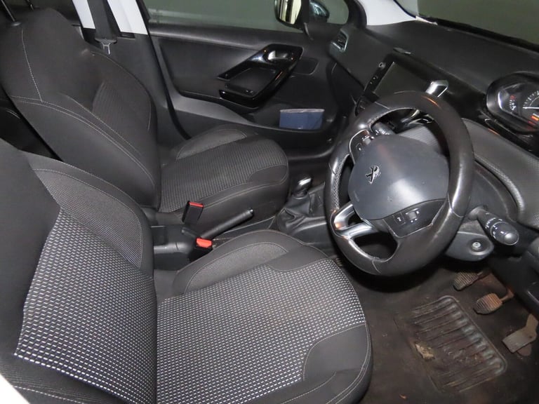 2015 Peugeot 208 1.2 PureTech 82 Allure 5dr HATCHBACK PETROL Manual