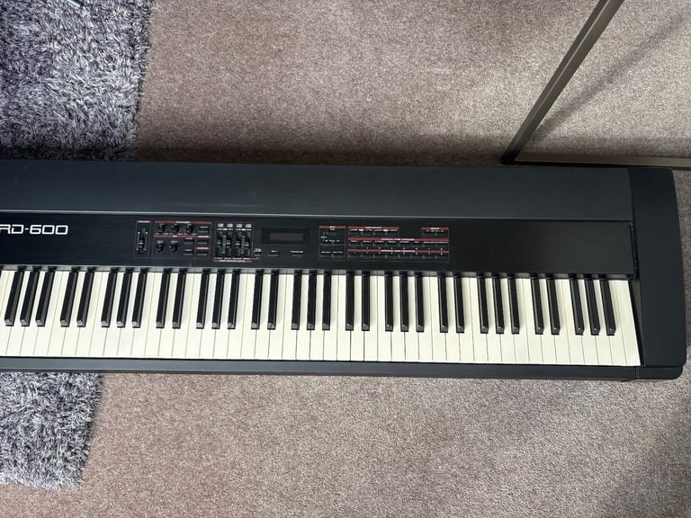 Roland RD-600 Digital Piano with Peavey Rage 158 Transtube Series Amplifier