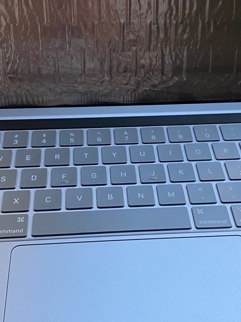 Apple MacBook Pro M1 13.3-inch (2020) 8-core GPU - 8GB RAM SSD 256GB - Touch Bar - English