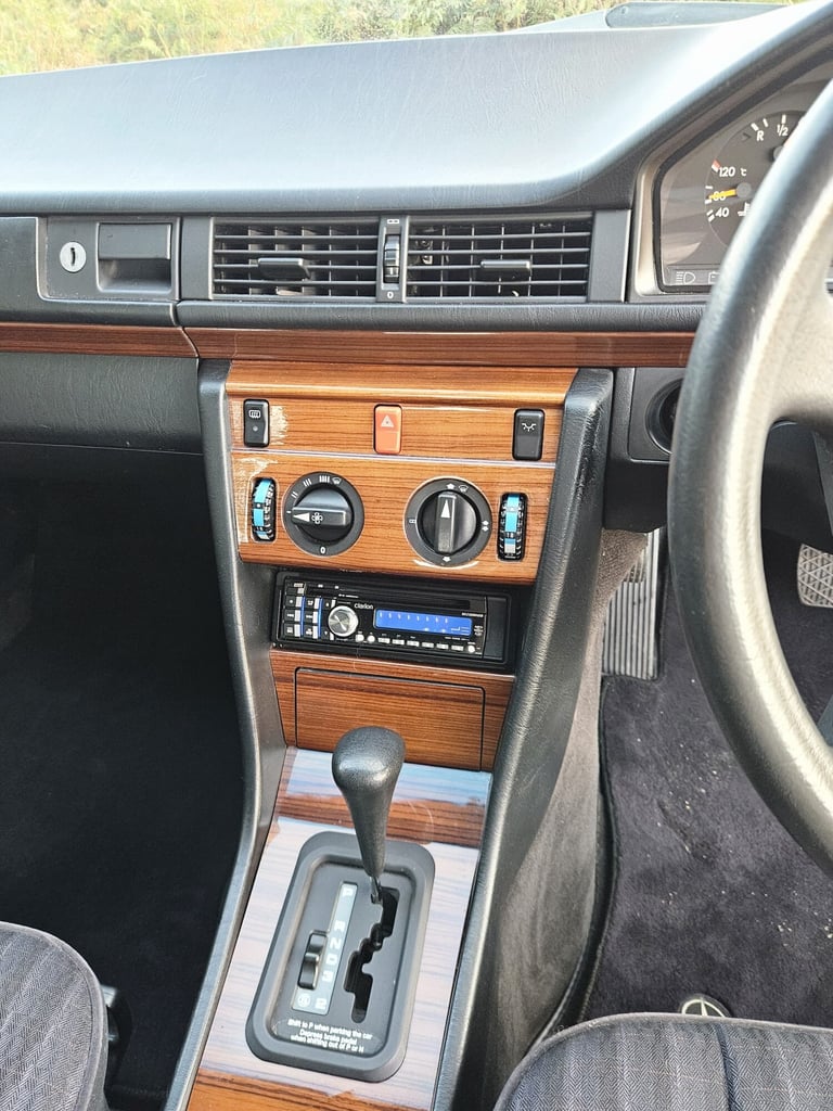 1992 Mercedes-Benz 200E