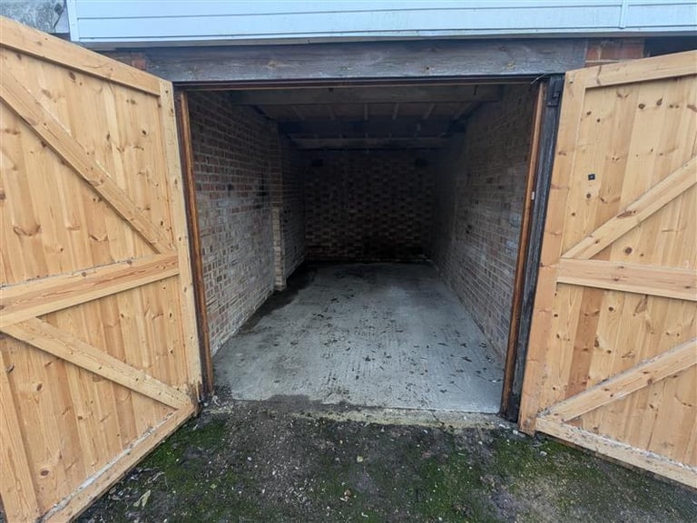 Garage/Parking/Storage to rent: Barnard Gardens off Stratford Road, Hayes UB4 9ER