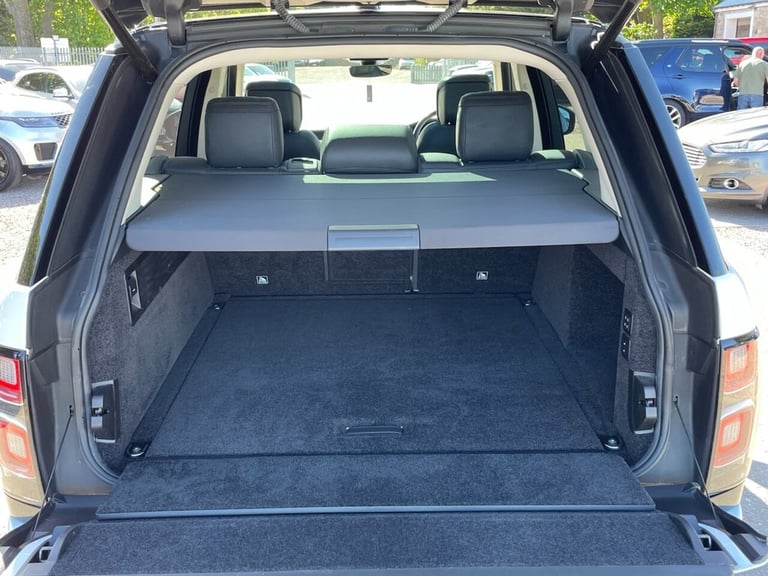 2019 Land Rover Range Rover 3.0 SD V6 Vogue black pack SUV 5dr Diesel Auto 4WD 275 bhp ESTATE Die...