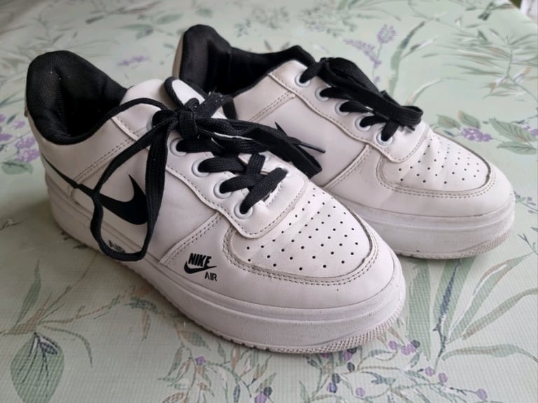 White trainers size 38