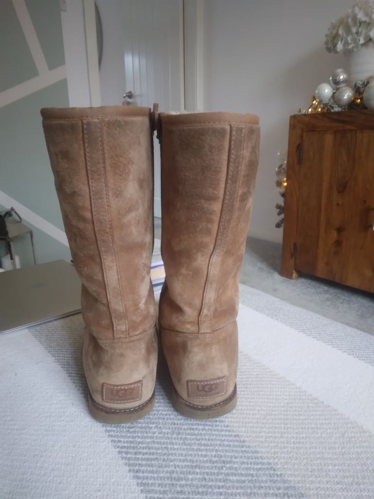 image for Ladies UGG Boots UK Size 5.5