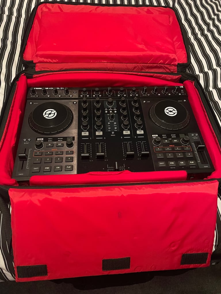 Native Instruments Traktor KONTROL S4 mk1 controller with Odyssey carry case Used (read description)