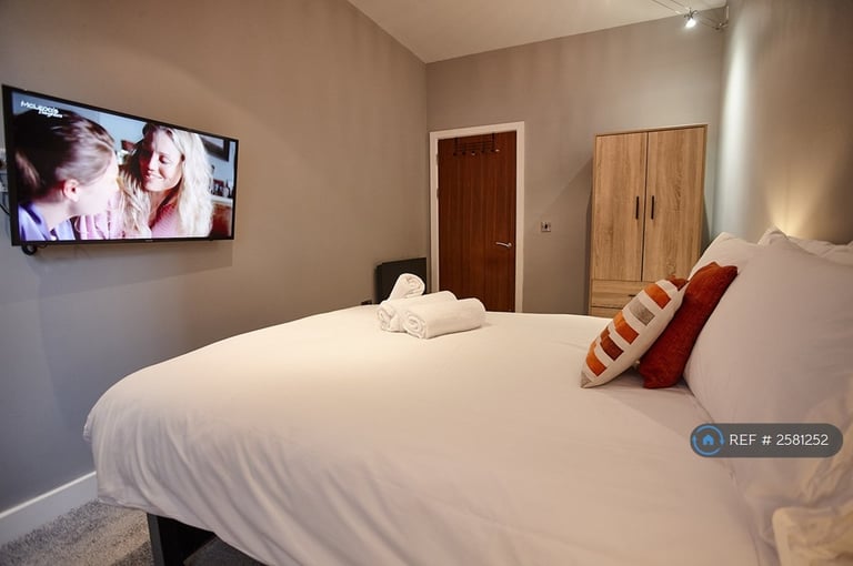 2 bedroom flat in Malta Street, Manchester, M4 (2 bed) (#2581252)