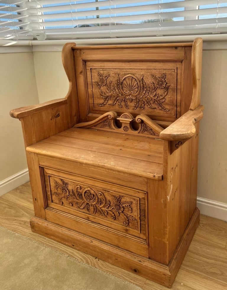 image for VINTAGE STORAGE CHAIR/CHEST