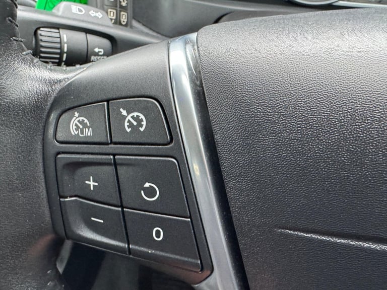 2016 Volvo V40 2.0 D3 SE Lux Nav Euro 6 (s/s) 5dr HATCHBACK Diesel Manual