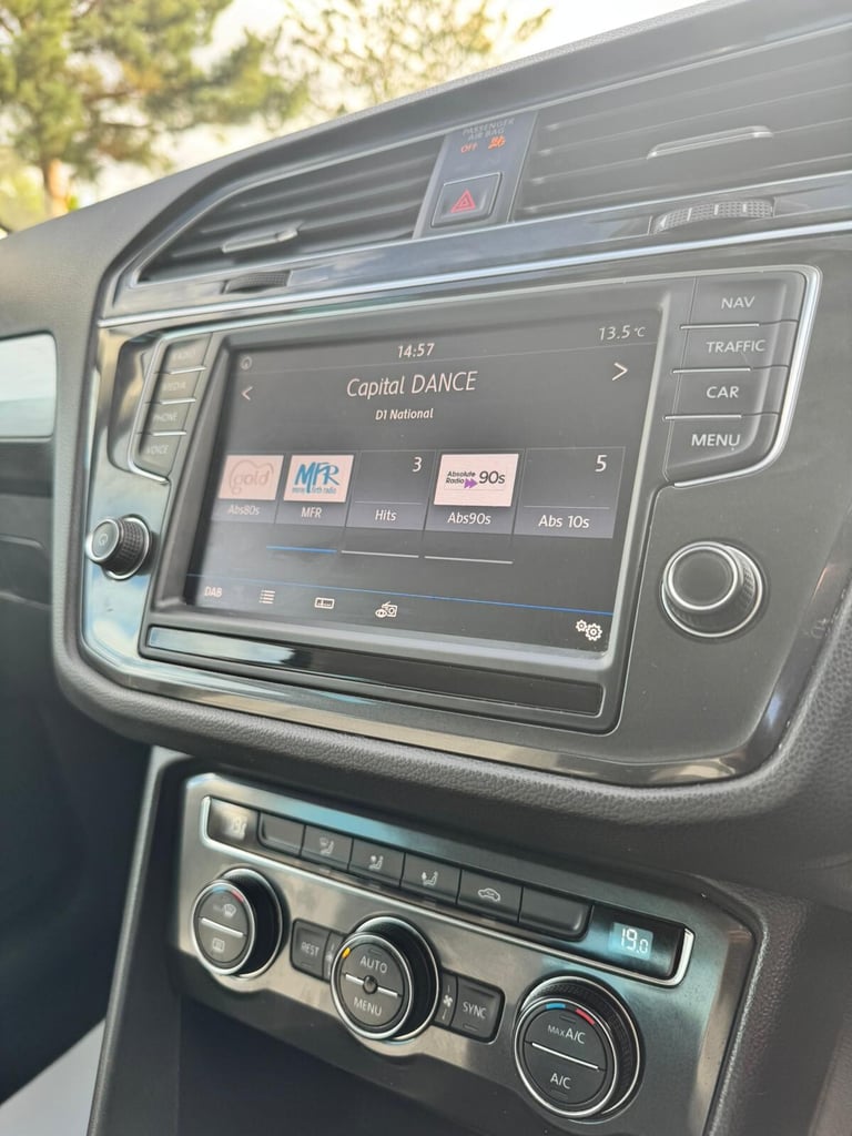 VOLKSWAGEN TIGUAN 2.0 TDI BlueMotion Tech SE Navigation 2016