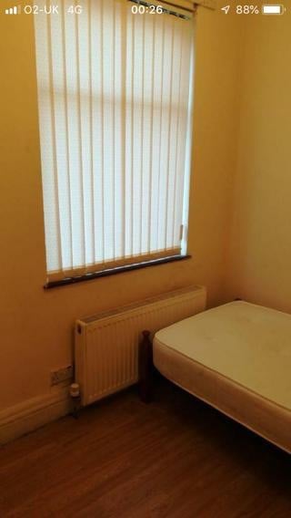 Single Room to let £75 per week 