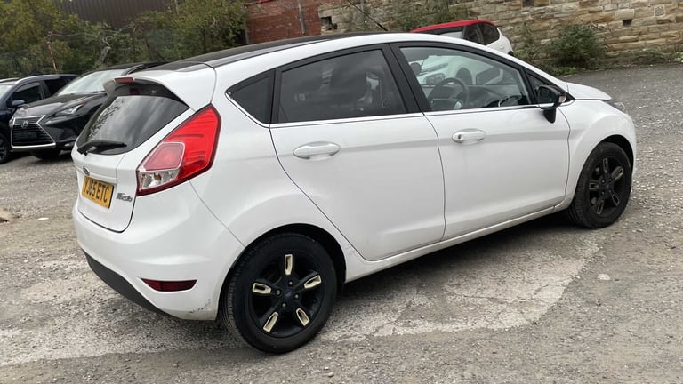2016 Ford Fiesta 1.0 EcoBoost Zetec White 5dr HATCHBACK PETROL Manual
