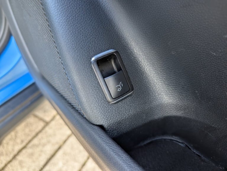 2016 Mercedes-Benz GLA 2.1 GLA200d Sport SUV 5dr Diesel 7G-DCT Euro 6 (s/s) (136 ps) ESTATE Diese...