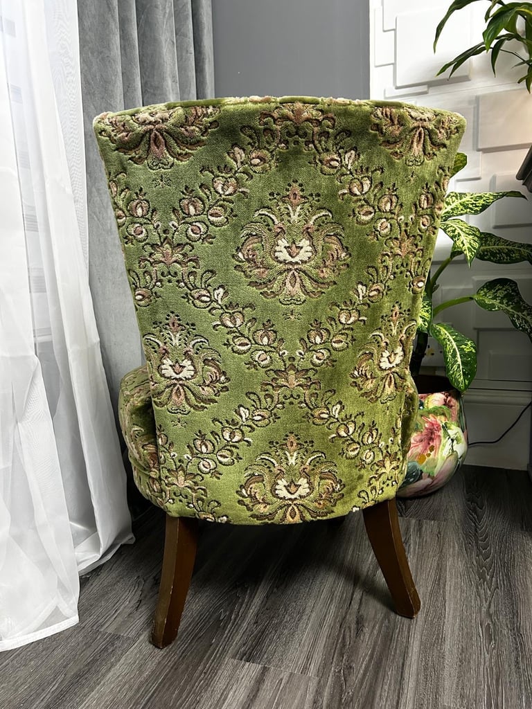 Vintage green upholstered chair with a brocade floral pattern 🍀 