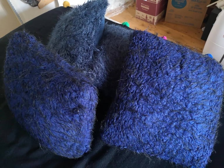 image for 4 x Faux Fur Blue Cushions with Inserts (2 indigo/2 navy) 43x43cm – Used, VGC