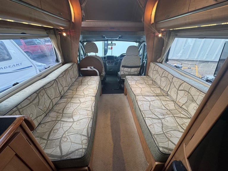 Auto-Trail Tracker SE  /  4  BERTH  -FIAT DUCATO  - 35  MWB 130 MULTI... 2009/59