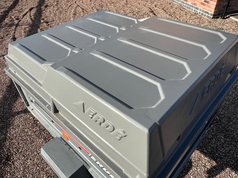 Erde 122 Trailer and Hardcover (locable)