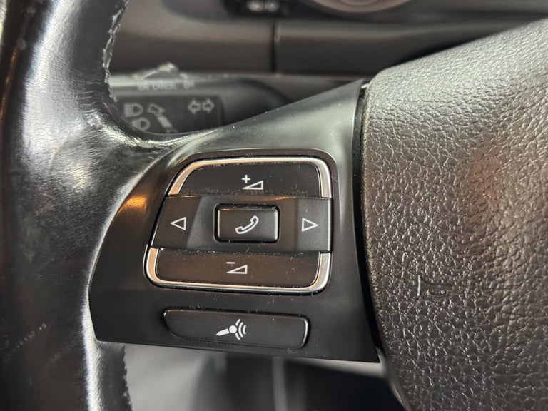2012 Volkswagen Touran 1.6 TDI 105 SE 5dr DSG MPV Diesel Automatic