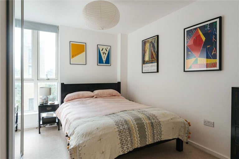 🏡 Spacious Double Room for Couple – Stratford 🏡🗝