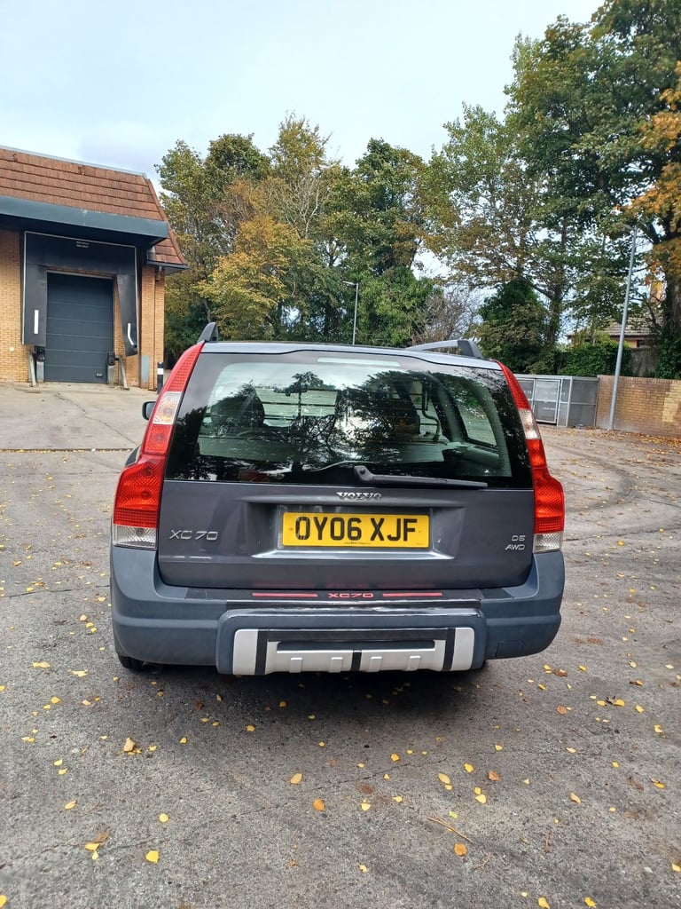image for Volvo, XC70, Estate, 2006, Semi-Auto, 2401 (cc), 5 doors