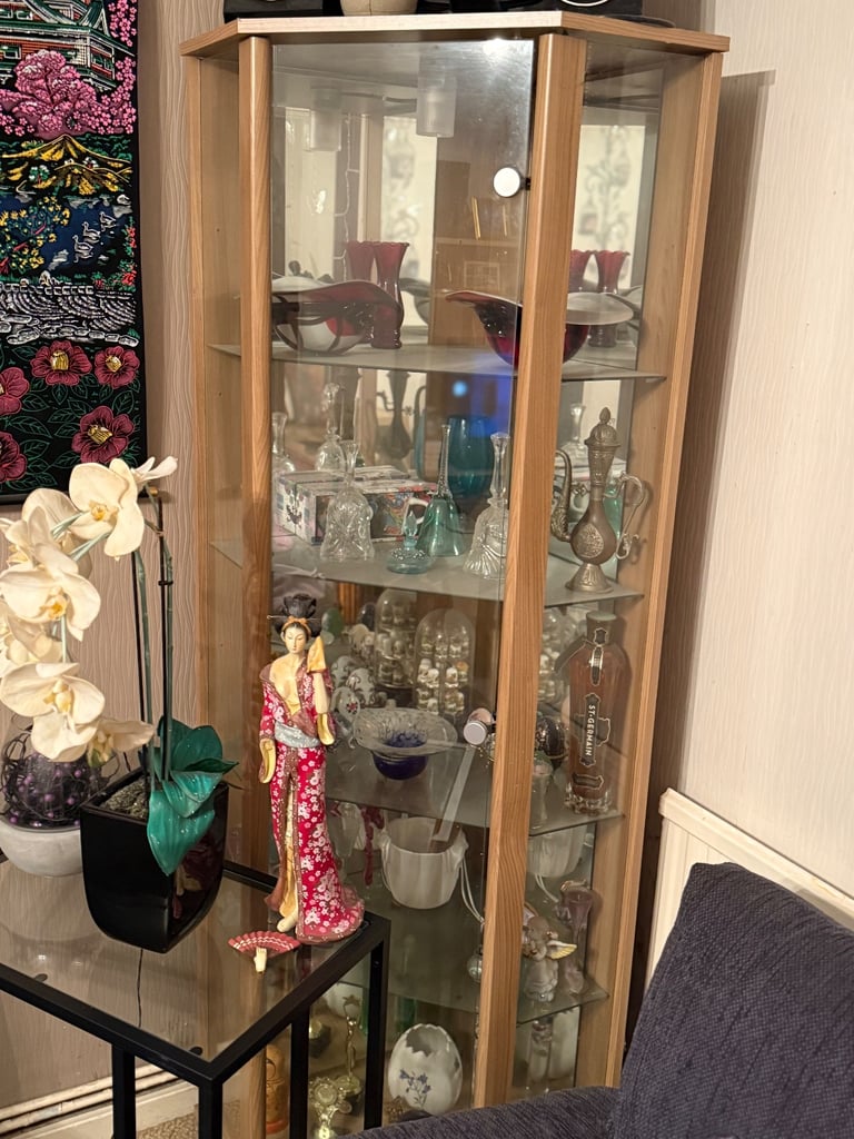 Corner display cabinet