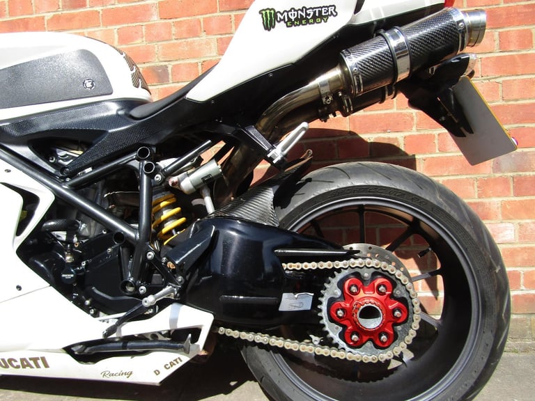 DUCATI 1198 S * PEARL WHITE * REDUCED * LOVELY BIKE * PLATE**EXTRAS**CARBON**