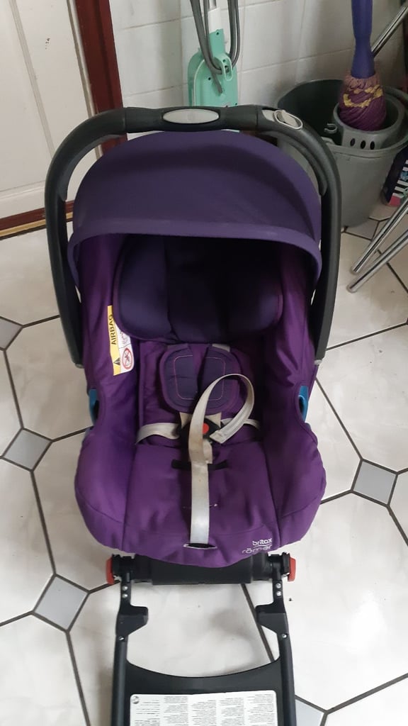 image for Car Seat & SOFIX Adapter Bundle