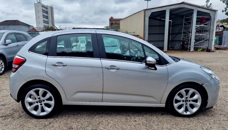 2014 CITROEN C3 SELECTION VTI 1.2 PETROL, 5 DOOR, 1 YEAR MOT, £20/YEAR ROAD TAX.