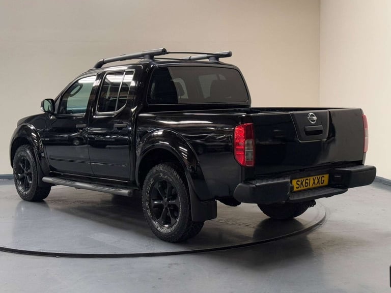 2011 Nissan Navara Double Cab Pick Up Tekna 2.5dCi 190 4WD PICK UP DIESEL Manual
