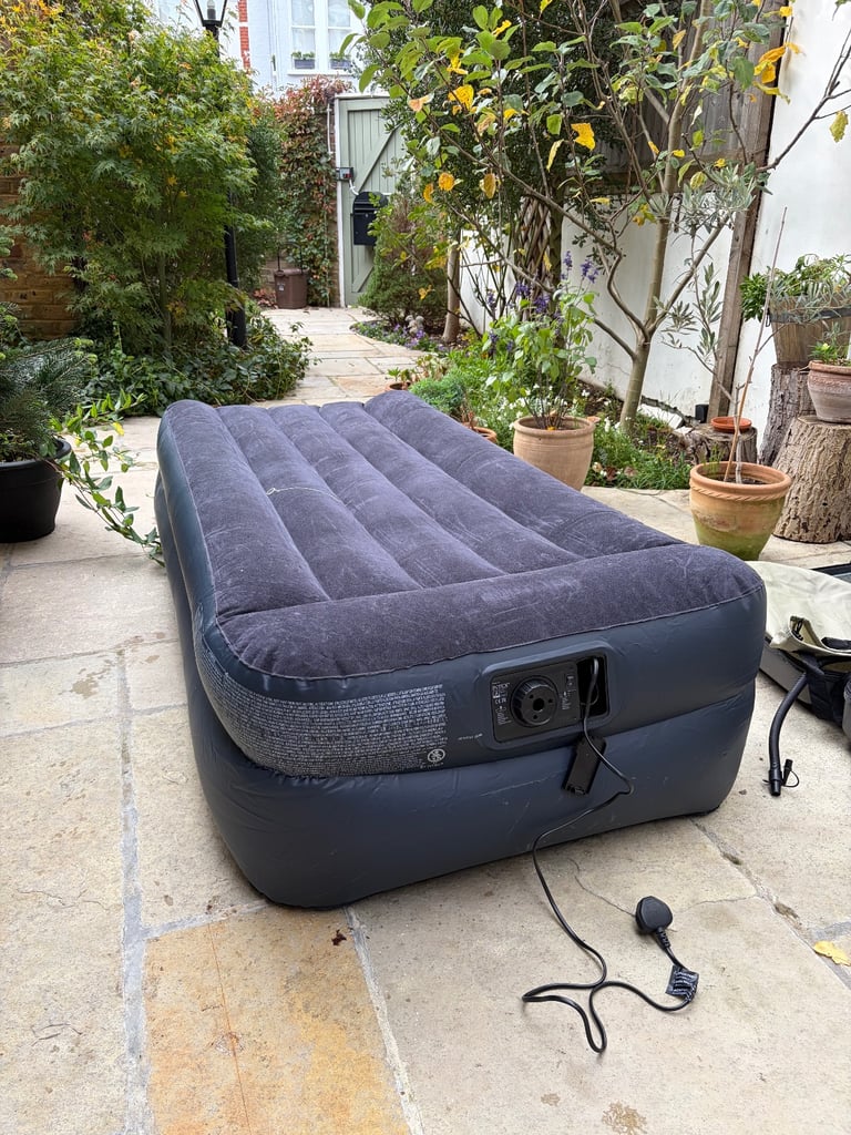 image for Inflatable mattress single with electric pump