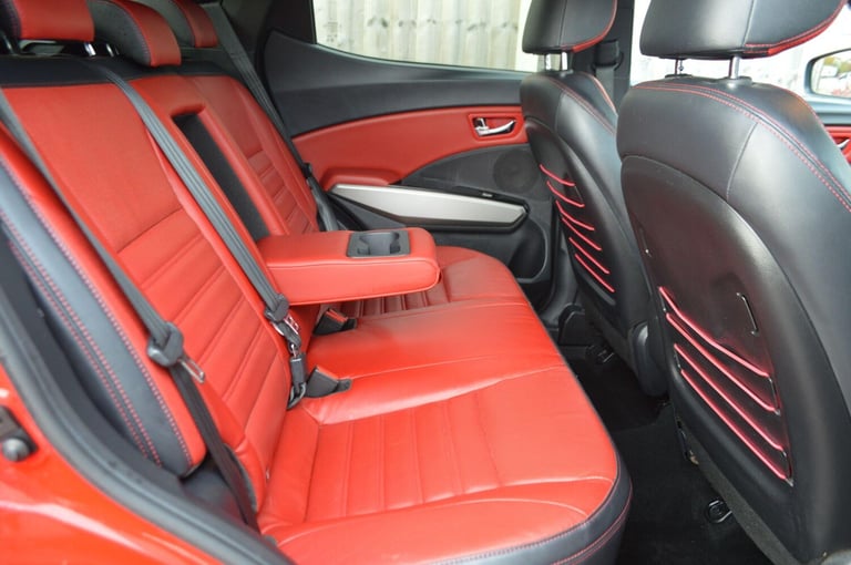 2017 Ssangyong Tivoli 1.6 ELX 5dr Auto HATCHBACK PETROL Automatic