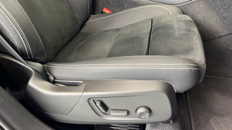 2023 Volvo XC40 Plus, B3 Mild hybrid, Petrol, Dark (360 Parking Camera, Apple Car Play) Estate Pe...