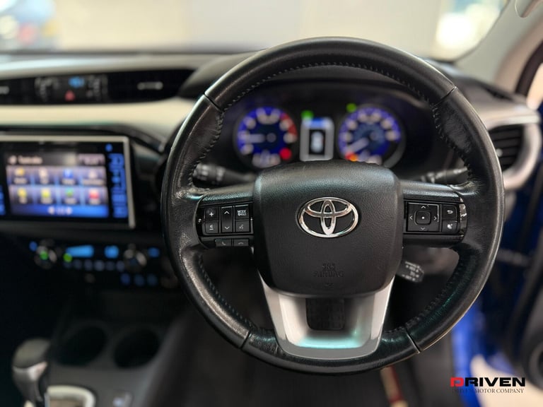 HUGE SPEC! TOYOTA HILUX INVINCIBLE 2.4 D-4D 4WD AUTO + NO VAT + FREE DELIVERY!