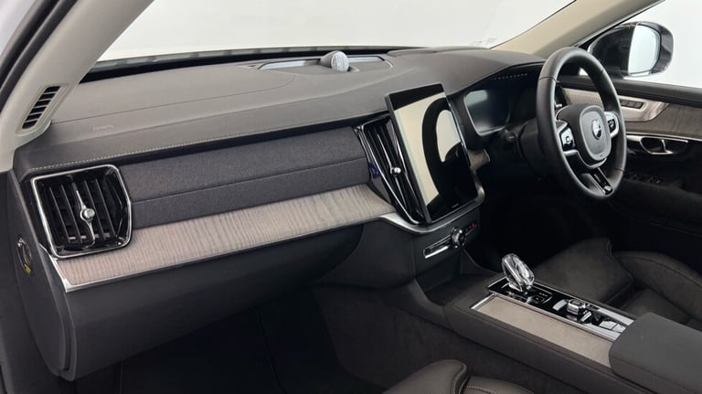 2025 Volvo XC90 Ultra, T8 AWD Plug-in hybrid, Dark, 7 Seats (BLIS, Panoramic Sunroof) Estate Petr...